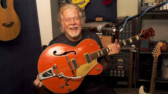 Après avoir cherché pendant 45 ans une guitare volée, une rock star la retrouve à Tokyo