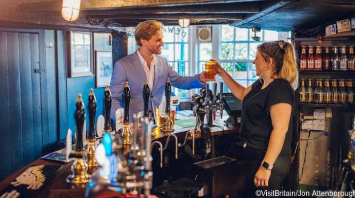 Covid, la disparition des pubs en Angleterre et au Pays de Galles : 7000 fermés de plus, jamais aussi peu nombreux