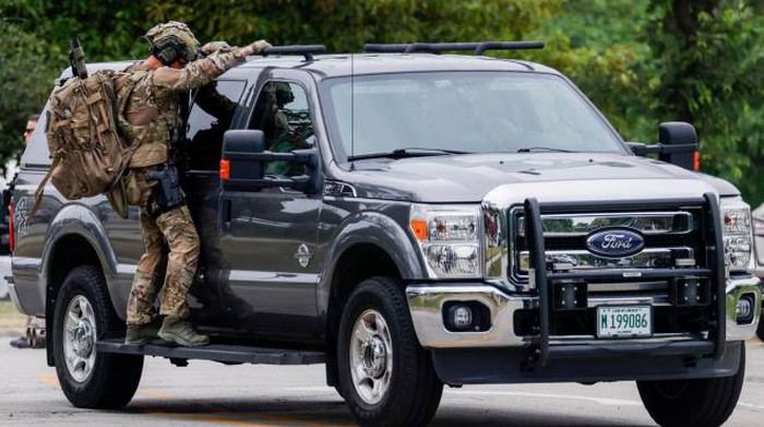 Chicago, fusillade lors de la parade du 4 juillet. Six morts et 31 blessés. Un tireur de 22 ans arrêté