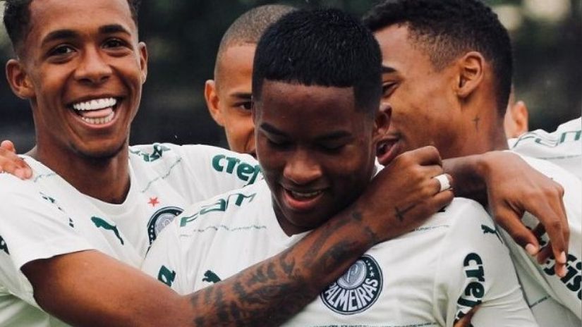 Le joyau que Barcelone et le Real Madrid cherchent à recruter : Endrick a marqué deux buts pour mener les U17 de Palmeiras au titre.