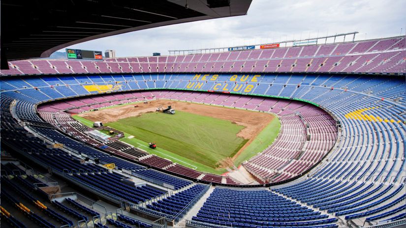 Un lifting : Barcelone rénove la pelouse du stade Spotify Camp Nou